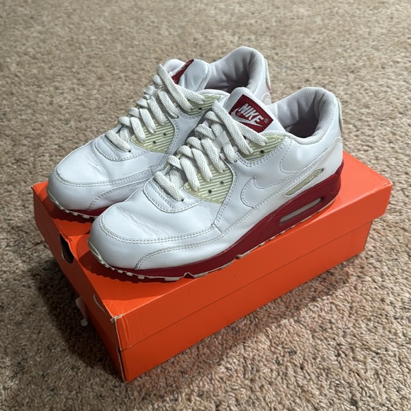 Air Max 90 white with red sole, men’s size 7.5, women’s size 9 - Picture 2 of 5